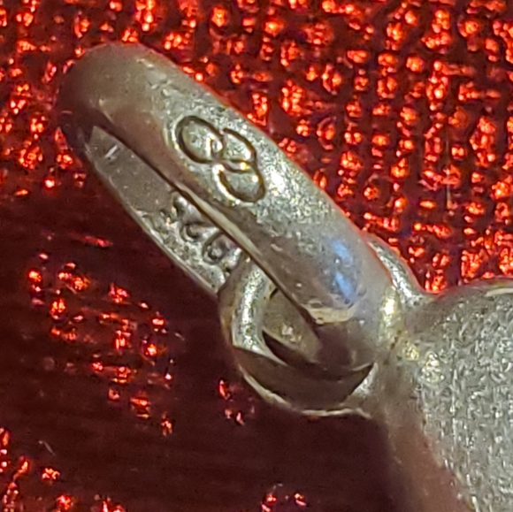 Links of London Zodiac sign Leo charm. Representing Birthdays: July 23-Aug. 22. - Picture 2 of 2